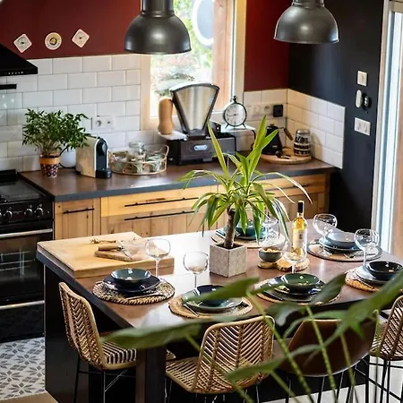 La Maison Atypique & Sa Piscine Pontacq