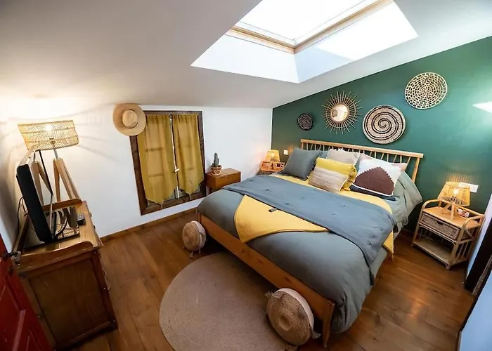 Casa de Férias La Maison Atypique & Sa Piscine Pontacq