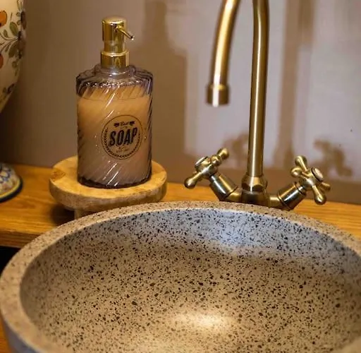 La Maison Atypique & Sa Piscine Casa de Férias Pontacq